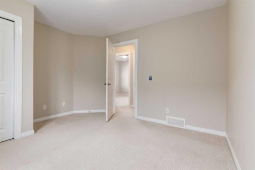 82 Everglen Crescent Sw, Calgary, AB - Indoor Photo Showing Other Room