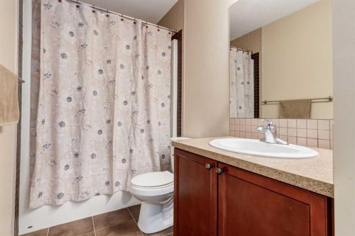 82 Everglen Crescent Sw, Calgary, AB - Indoor Photo Showing Bathroom