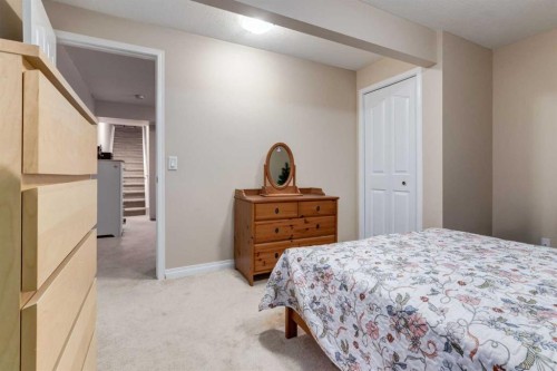 82 Everglen Crescent Sw, Calgary, AB - Indoor Photo Showing Bedroom