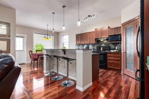 82 Everglen Crescent Sw, Calgary, AB - Indoor Photo Showing Kitchen