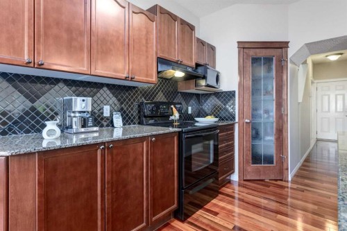 82 Everglen Crescent Sw, Calgary, AB - Indoor Photo Showing Kitchen