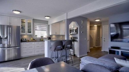 9-567 Edmonton Trail Ne, Airdrie, AB - Indoor Photo Showing Other Room