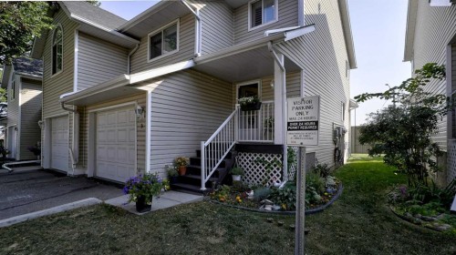 9-567 Edmonton Trail Ne, Airdrie, AB - Outdoor