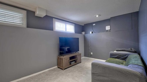 9-567 Edmonton Trail Ne, Airdrie, AB - Indoor