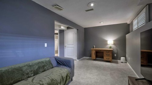 9-567 Edmonton Trail Ne, Airdrie, AB - Indoor