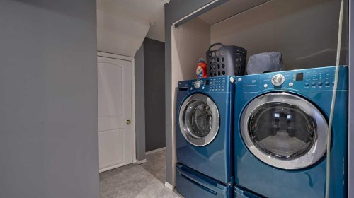 9-567 Edmonton Trail Ne, Airdrie, AB - Indoor Photo Showing Laundry Room