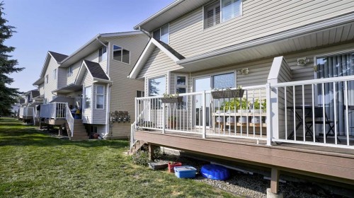 9-567 Edmonton Trail Ne, Airdrie, AB - Outdoor With Deck Patio Veranda