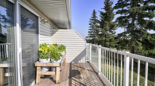 9-567 Edmonton Trail Ne, Airdrie, AB - Outdoor With Exterior