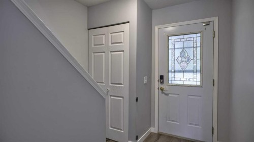 9-567 Edmonton Trail Ne, Airdrie, AB - Indoor Photo Showing Other Room