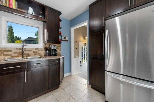1131 15 Avenue Ne, Calgary, AB - Indoor Photo Showing Kitchen