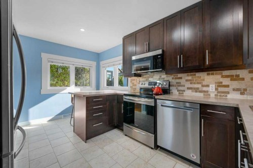 1131 15 Avenue Ne, Calgary, AB - Indoor Photo Showing Kitchen With Stainless Steel Kitchen