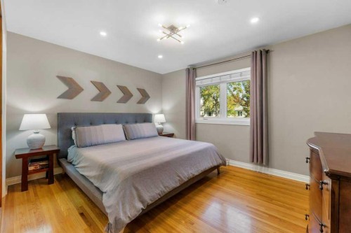 1131 15 Avenue Ne, Calgary, AB - Indoor Photo Showing Bedroom