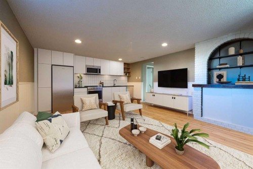 1131 15 Avenue Ne, Calgary, AB - Indoor Photo Showing Living Room