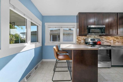 1131 15 Avenue Ne, Calgary, AB - Indoor Photo Showing Kitchen With Stainless Steel Kitchen