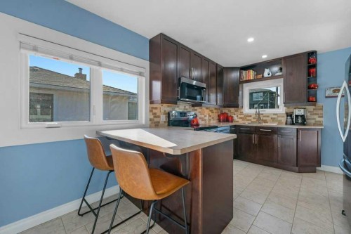 1131 15 Avenue Ne, Calgary, AB - Indoor Photo Showing Kitchen
