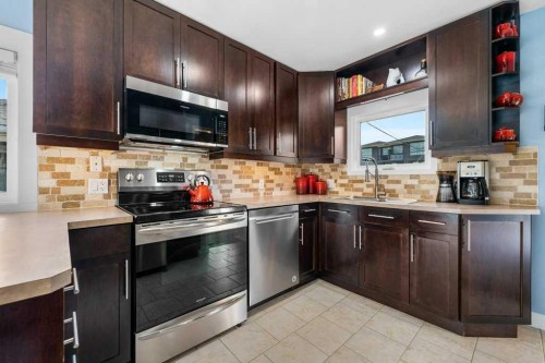 1131 15 Avenue Ne, Calgary, AB - Indoor Photo Showing Kitchen With Stainless Steel Kitchen