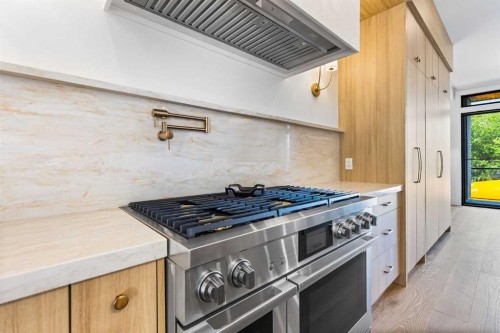 2009 28 Avenue Sw, Calgary, AB - Indoor Photo Showing Kitchen With Upgraded Kitchen