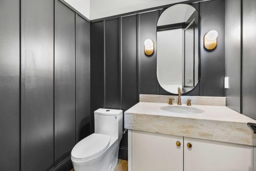 2009 28 Avenue Sw, Calgary, AB - Indoor Photo Showing Bathroom