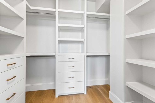 2009 28 Avenue Sw, Calgary, AB - Indoor With Storage