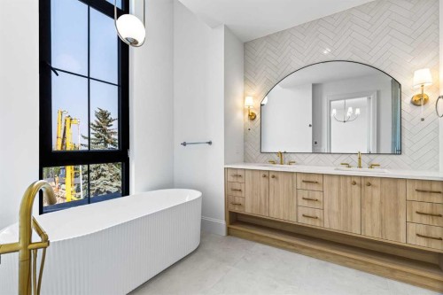 2009 28 Avenue Sw, Calgary, AB - Indoor Photo Showing Bathroom