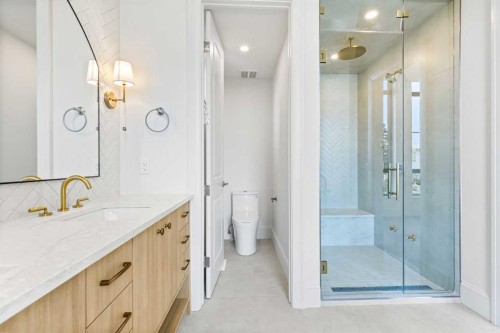2009 28 Avenue Sw, Calgary, AB - Indoor Photo Showing Bathroom