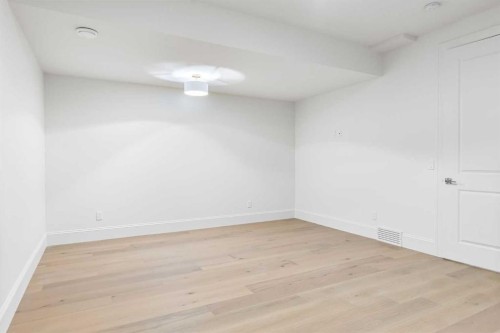 2009 28 Avenue Sw, Calgary, AB - Indoor Photo Showing Other Room