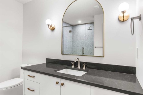 2009 28 Avenue Sw, Calgary, AB - Indoor Photo Showing Bathroom