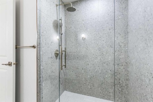 2009 28 Avenue Sw, Calgary, AB - Indoor Photo Showing Bathroom