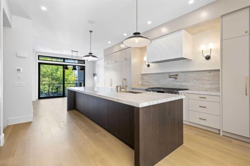 2011 28 Avenue Sw, Calgary, AB - Indoor Photo Showing Kitchen With Upgraded Kitchen