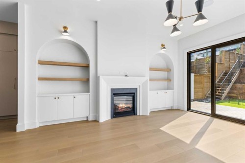 2011 28 Avenue Sw, Calgary, AB - Indoor With Fireplace