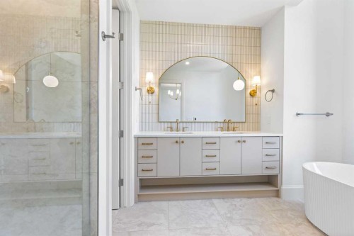 2011 28 Avenue Sw, Calgary, AB - Indoor Photo Showing Bathroom