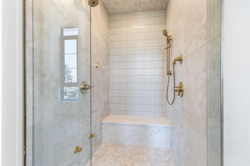 2011 28 Avenue Sw, Calgary, AB - Indoor Photo Showing Bathroom