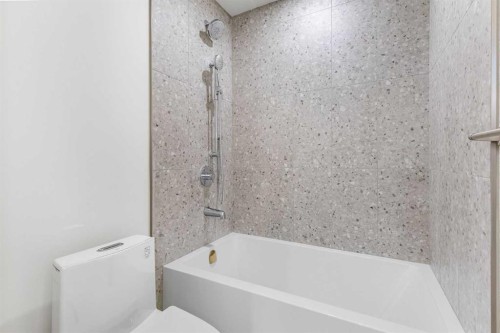 2011 28 Avenue Sw, Calgary, AB - Indoor Photo Showing Bathroom