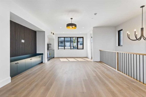 2011 28 Avenue Sw, Calgary, AB - Indoor Photo Showing Other Room