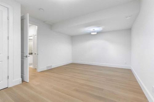 2011 28 Avenue Sw, Calgary, AB - Indoor Photo Showing Other Room