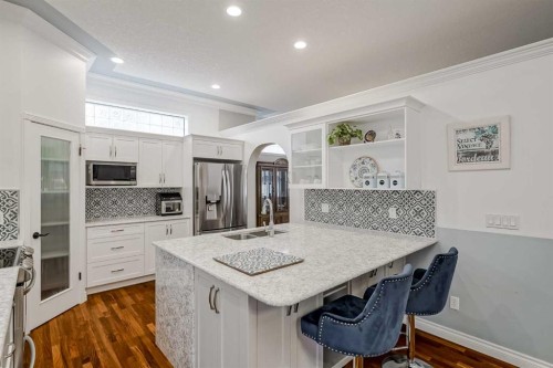 47 Rockywood Circle Nw, Calgary, AB - Indoor Photo Showing Kitchen With Upgraded Kitchen