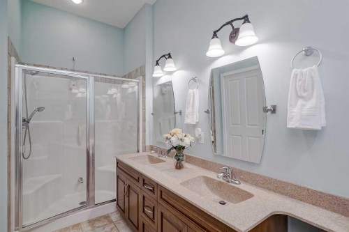 47 Rockywood Circle Nw, Calgary, AB - Indoor Photo Showing Bathroom