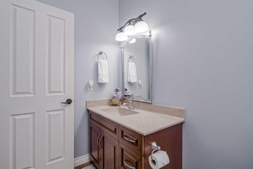 47 Rockywood Circle Nw, Calgary, AB - Indoor Photo Showing Bathroom