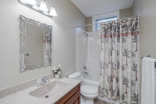 47 Rockywood Circle Nw, Calgary, AB - Indoor Photo Showing Bathroom