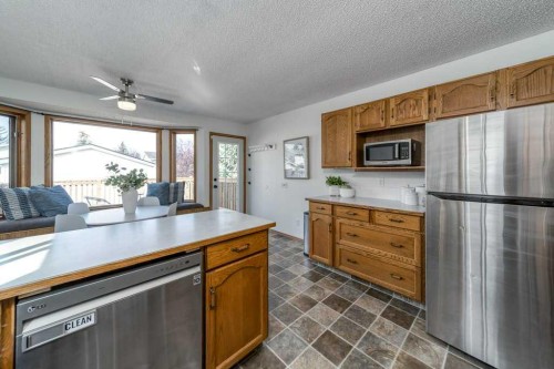 21 West Mcdougal Road, Cochrane, AB - Indoor Photo Showing Kitchen