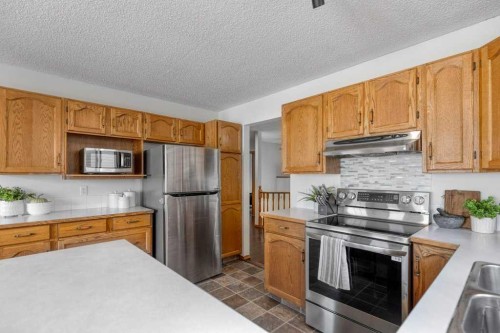 21 West Mcdougal Road, Cochrane, AB - Indoor Photo Showing Kitchen
