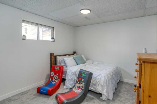 21 West Mcdougal Road, Cochrane, AB - Indoor Photo Showing Bedroom
