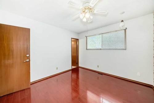 5248 Barron Drive Nw, Calgary, AB - Indoor Photo Showing Other Room