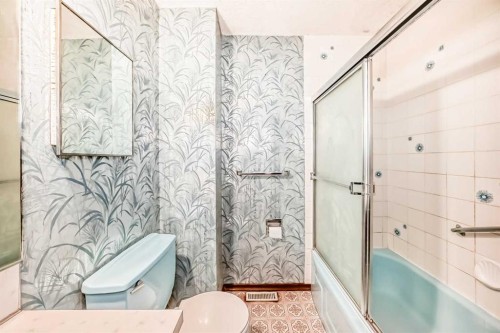 5248 Barron Drive Nw, Calgary, AB - Indoor Photo Showing Bathroom