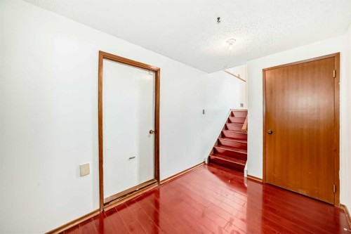 5248 Barron Drive Nw, Calgary, AB - Indoor Photo Showing Other Room
