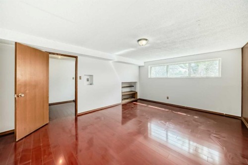 5248 Barron Drive Nw, Calgary, AB - Indoor Photo Showing Other Room