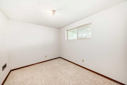 5248 Barron Drive Nw, Calgary, AB - Indoor Photo Showing Other Room