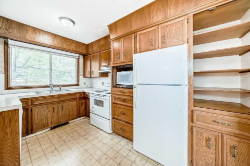 5248 Barron Drive Nw, Calgary, AB - Indoor Photo Showing Kitchen