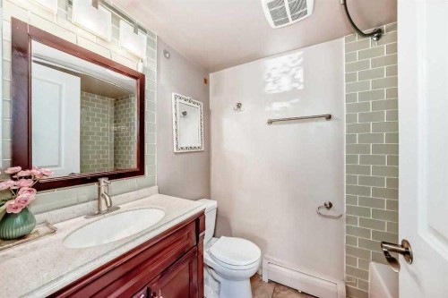 1-3511 15 Street Sw, Calgary, AB - Indoor Photo Showing Bathroom