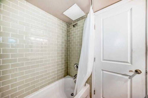 1-3511 15 Street Sw, Calgary, AB - Indoor Photo Showing Bathroom